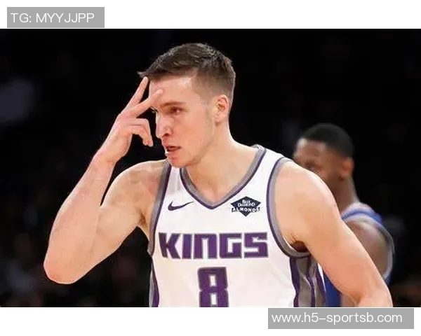 鲍威尔称约维奇多种方式影响比赛心态始终强大令人赞叹